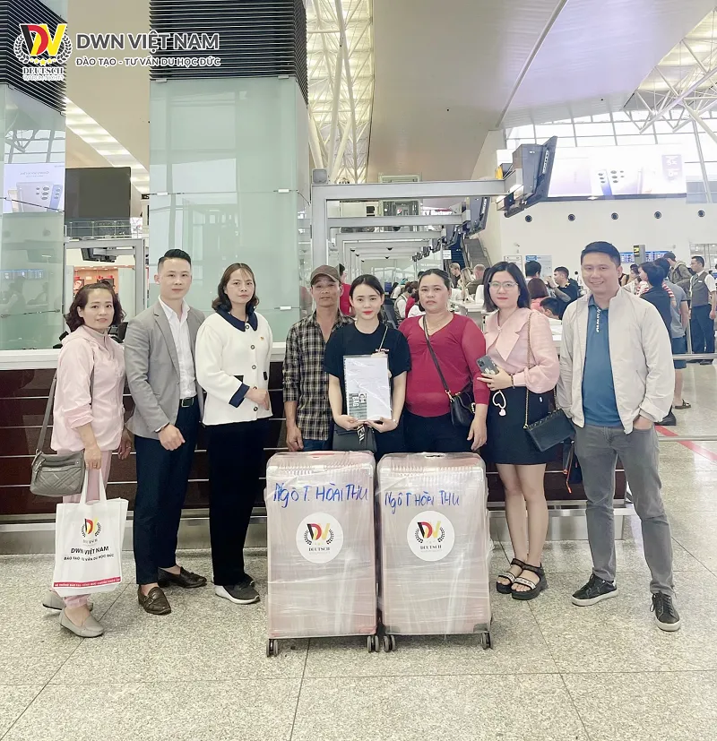 Tiễn bay 2 bạn học viên theo chương trình trợ lý nha khoa tien bay 2 ban nganh tro ly nha khoa 1