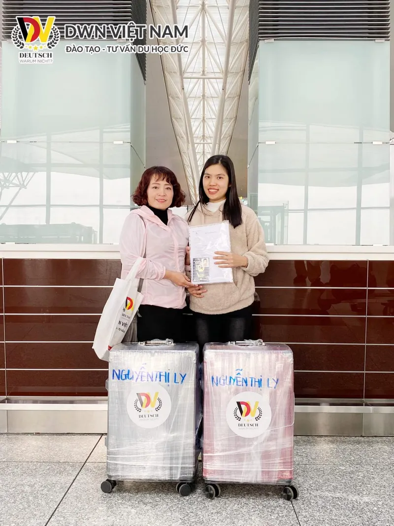 Tiễn bay 3 bạn học viên “cất cánh” đến CHLB Đức tien bay hoc vien den nuoc duc 2